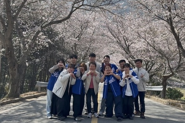 봄이 왔어요🌸 수련원에 꽃이 활짝 피었습니다!